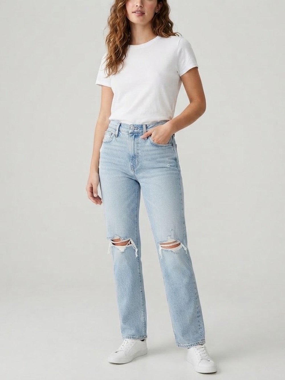American Eagle 90s Straight Leg Ripped Knee Jeans Size 6